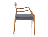 Chaise scandinave avec accoudoirs bois teinte merisier assise tissu gris Chaise scandinave avec accoudoirs bois teinte merisier assise tissu gris