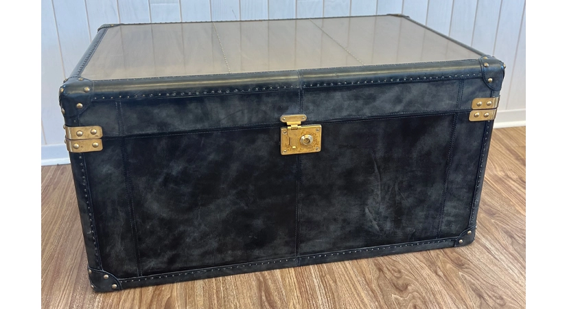 Grand coffre en cuir noir Grand coffre en cuir noir