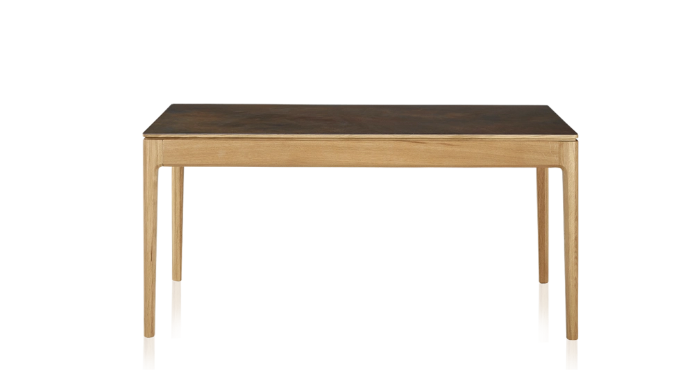 Table salle à manger 6 personnes en chêne et céramique avec bois teinte naturelle et plateau céramique brun oxydé 140x90 cm Table salle à manger 6 personnes en chêne et céramique avec bois teinte naturelle et plateau céramique brun oxydé 140x90 cm