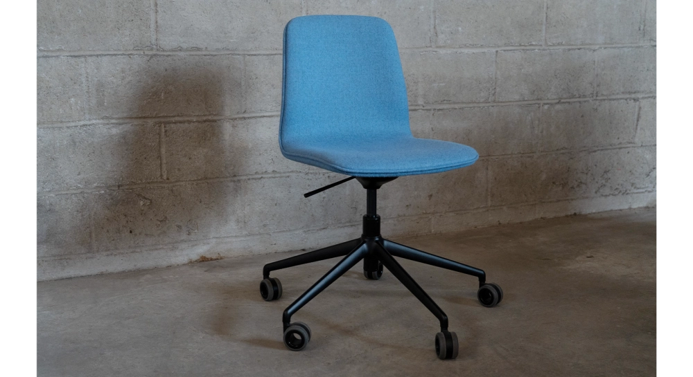 Office chair with 5 branches assise tissu en laine bouillie bleue