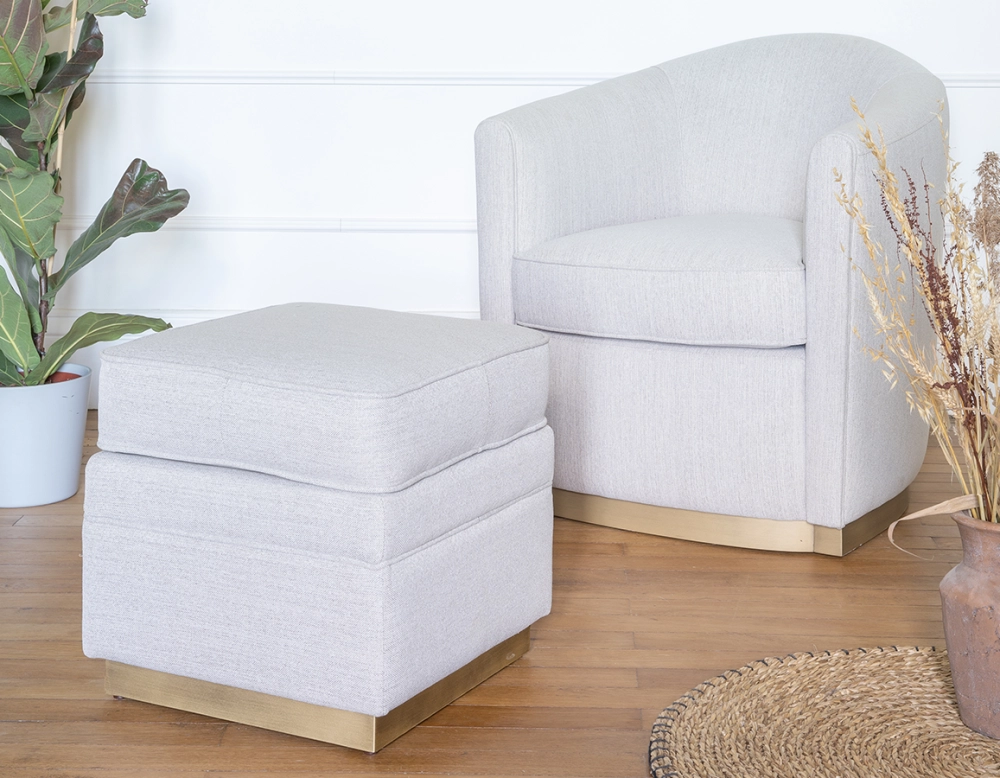 Fauteuil club tissu tissu beige naturel socle bois effet laiton Fauteuil club tissu tissu beige naturel socle bois effet laiton