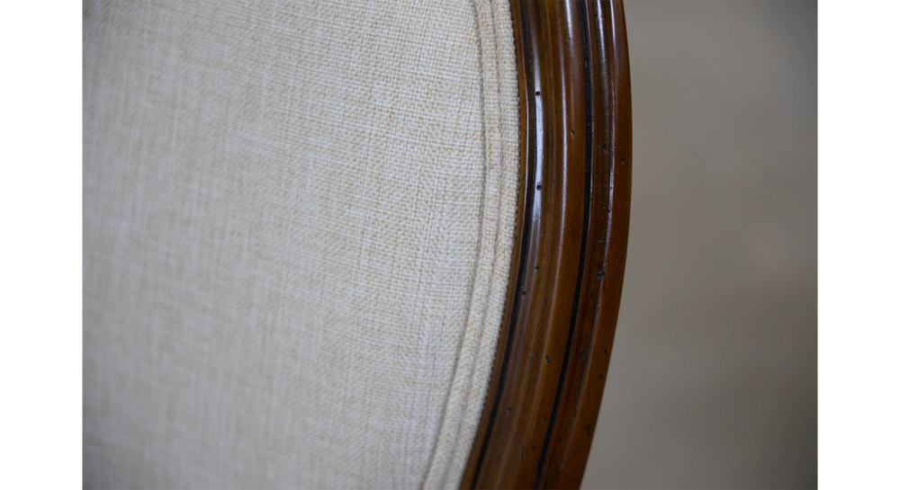 Fauteuil ancien style Louis XVI bois teinte foncée et tissu beige naturel Fauteuil ancien style Louis XVI bois teinte foncée et tissu beige naturel
