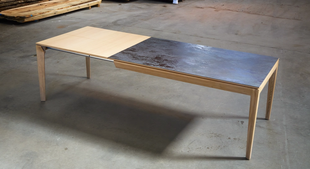 Table extensible 6 à 10 personnes en chêne et céramique allonges bois avec bois teinte naturelle et plateau céramique ossido 160x100 cm Table extensible 6 à 10 personnes en chêne et céramique allonges bois avec bois teinte naturelle et plateau céramique ossido 160x100 cm