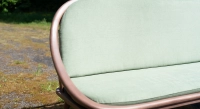 Canapé scandinave 2 places bois teinte noyer et tissu vert Canapé scandinave 2 places bois teinte noyer et tissu vert