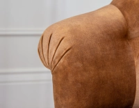 Fauteuil crapaud avec accoudoirs pieds bois teinte noyer et tissu velours bronze moyen dossier Fauteuil crapaud avec accoudoirs pieds bois teinte noyer et tissu velours bronze moyen dossier