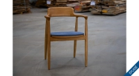 Chaise scandinave bois teinte naturelle assise tissu bleu Chaise scandinave bois teinte naturelle assise tissu bleu