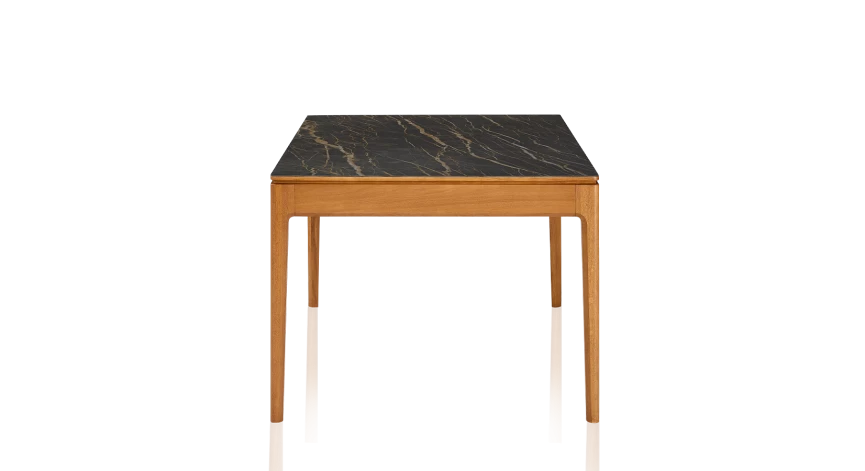 Table salle à manger 6 personnes en chêne et céramique avec bois teinte merisier et plateau céramique effet marbre noir 160x90 cm