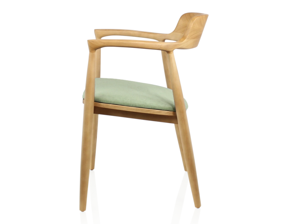 Chaise scandinave bois teinte naturelle et tissu vert Chaise scandinave bois teinte naturelle et tissu vert