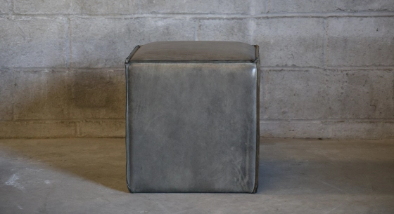 Pouf cuir de buffle vert de gris