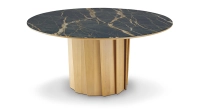 Round dining table for 6 people in oak and ceramic with natural stained wood and black marble effect ceramic top 140 cm Round dining table for 6 people in oak and ceramic with natural stained wood and black marble effect ceramic top 140 cm