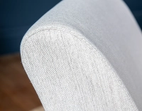 Fauteuil design bois teinte marron foncé et tissu beige naturel Fauteuil design bois teinte marron foncé et tissu beige naturel