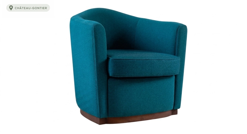 Club armchair fabric tissu bleu socle bois teinte noyer