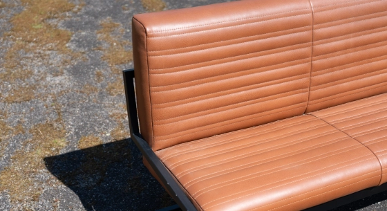 Canapé banquette cuir marron vintage