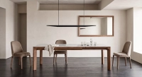 Table extensible 6 à 10 personnes en noyer et céramique allonges céramique avec bois teinte naturelle et plateau et allonge céramique effet marbre blanc 160x90 cm