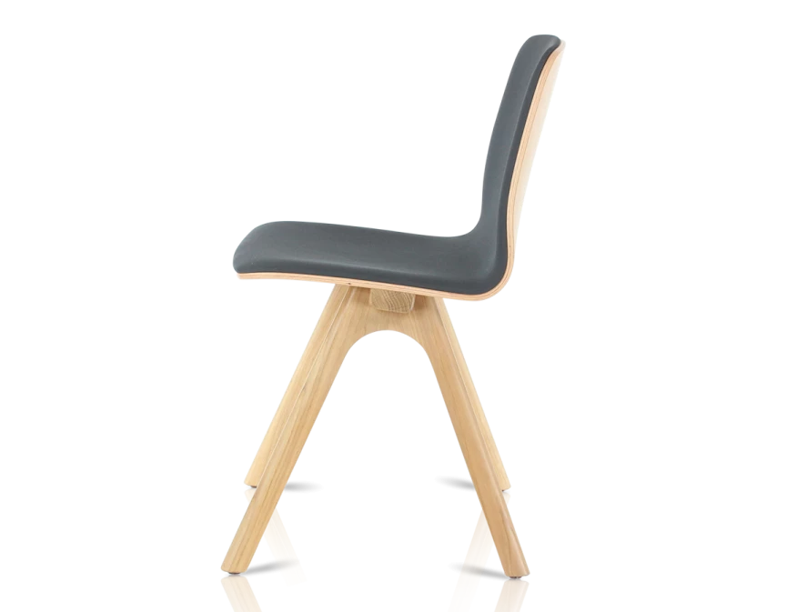 Chaise design en chêne tapissé bois teinte naturelle assise tissu gris anthracite