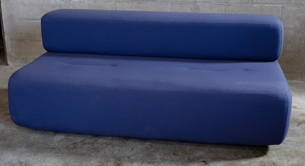 Sofá de diseño tejido jaspeado marrón y violeta