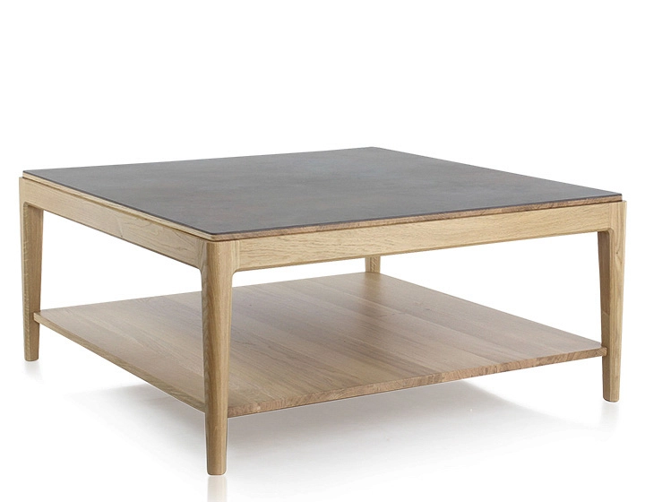 Table basse carrée en chêne et céramique avec tablette en bois teinte naturelle plateau céramique brun oxydé 100x100 cm Table basse carrée en chêne et céramique avec tablette en bois teinte naturelle plateau céramique brun oxydé 100x100 cm