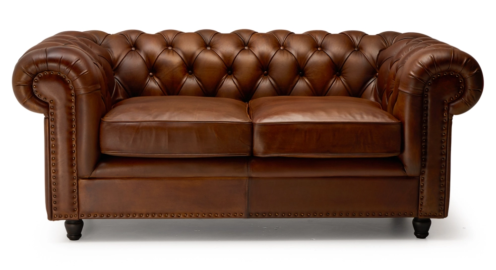 Canapé Chesterfield cuir 2 places marron vintage accoudoirs cloutés