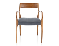 Chaise scandinave avec accoudoirs bois teinte merisier assise tissu gris Chaise scandinave avec accoudoirs bois teinte merisier assise tissu gris