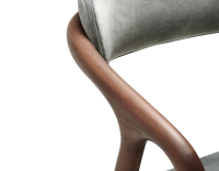 Chaise scandinave bois teinte noyer assise tissu velours gris bleu Chaise scandinave bois teinte noyer assise tissu velours gris bleu