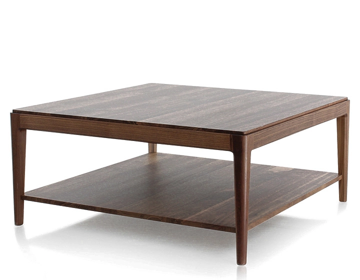 Table basse carrée en noyer avec tablette teinte naturelle 100x100 cm Table basse carrée en noyer avec tablette teinte naturelle 100x100 cm