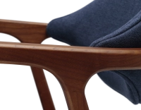 Chaise design avec accoudoirs bois teinte merisier et tissu bleu océan Chaise design avec accoudoirs bois teinte merisier et tissu bleu océan
