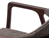 Chaise design avec accoudoirs bois teinte foncée et tissu chiné marron Chaise design avec accoudoirs bois teinte foncée et tissu chiné marron