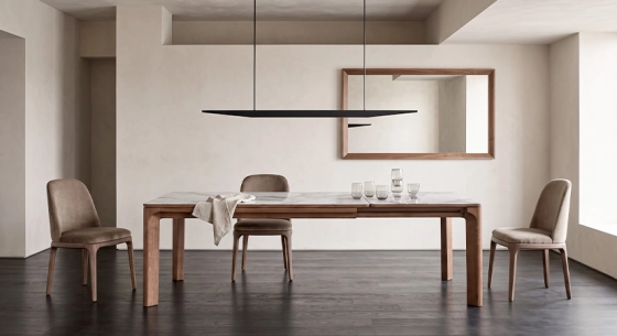 Table extensible 6 à 12 personnes en noyer et céramique allonges céramique avec bois teinte naturelle et plateau et allonge céramique effet marbre blanc 200x100 cm