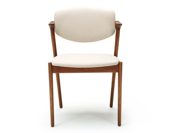 Chaise scandinave bois teinte merisier assise tissu blanc cassé