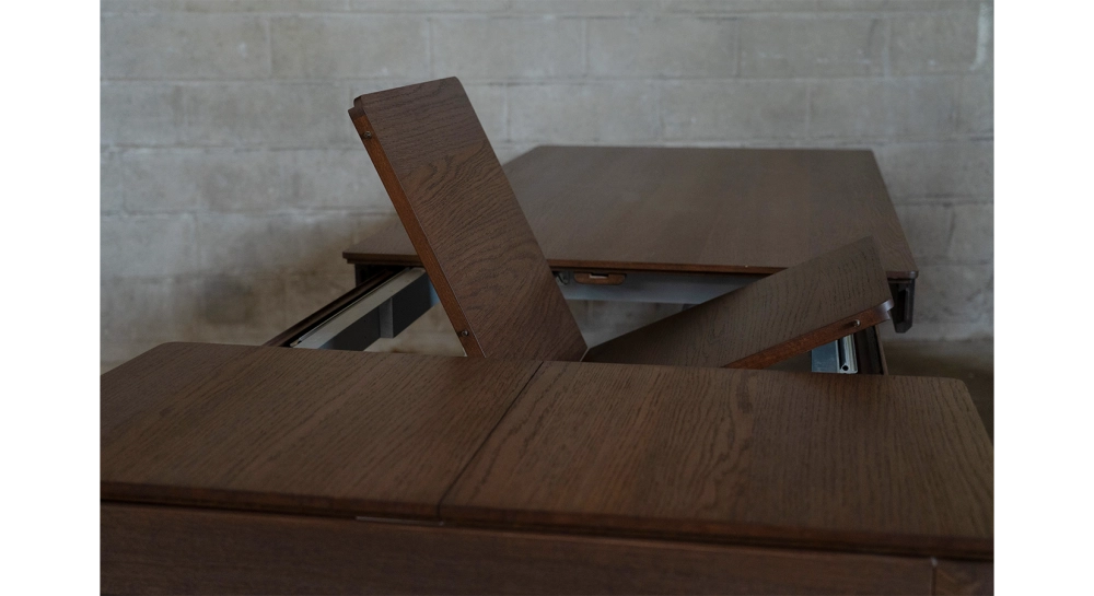 Extensible table for 6 to 8 people in oak and ceramic with ceramic extension with dark stained wood and a slate effect ceramic top and extension. 140x100 cm