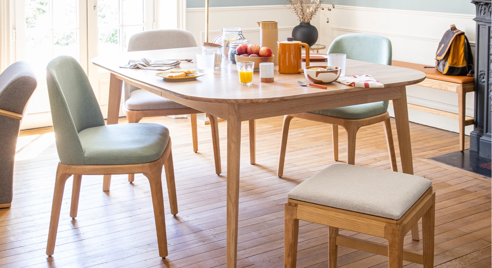 Table salle à manger 8 à 10 personnes en chêne teinte naturelle 210x100 cm Table salle à manger 8 à 10 personnes en chêne teinte naturelle 210x100 cm