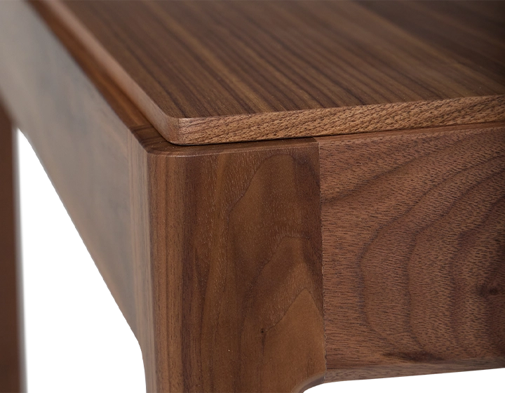 Bureau design en noyer teinte naturelle L120 cm Bureau design en noyer teinte naturelle L120 cm