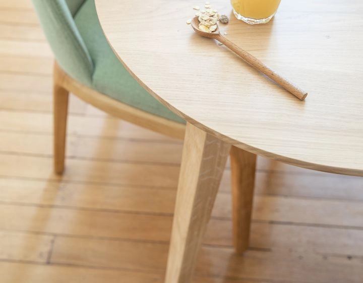 Table salle à manger 8 à 10 personnes en chêne teinte naturelle 210x90 cm Table salle à manger 8 à 10 personnes en chêne teinte naturelle 210x90 cm