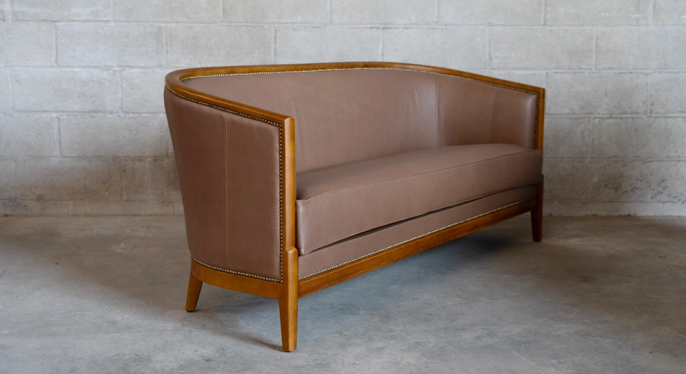 Antique 3 seater sofa bois teinte merisier et cuir noisette