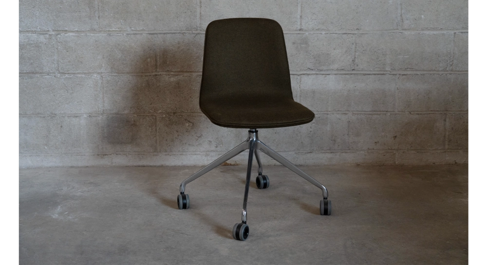 Office chair with 5 branches assise tissu en laine bouillie taupe