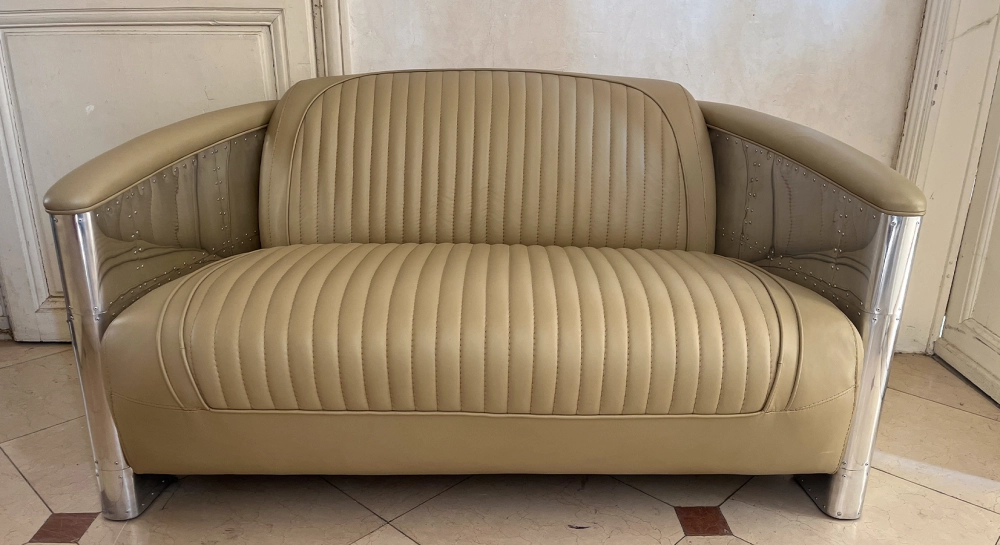 Canapé aviateur aluminium riveté et cuir 2 places beige Canapé aviateur aluminium riveté et cuir 2 places beige
