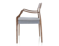 Chaise scandinave avec accoudoirs bois teinte marron foncé assise tissu chevron bleu Chaise scandinave avec accoudoirs bois teinte marron foncé assise tissu chevron bleu