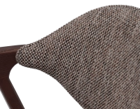 Chaise design avec accoudoirs bois teinte foncée et tissu chiné marron Chaise design avec accoudoirs bois teinte foncée et tissu chiné marron