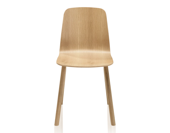 Chaise design en chêne teinte de bois naturelle