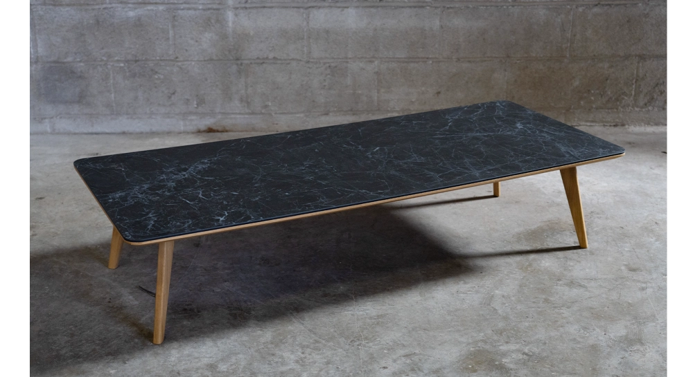 Round coffee table in oak and ceramic dark brown stained wood with a white marble-effect ceramic tabletop. 100x100 cm