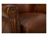 Fauteuil club cuir marron vintage accoudoirs cloutés Fauteuil club cuir marron vintage accoudoirs cloutés
