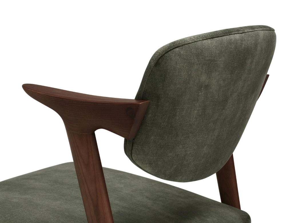 Chaise scandinave bois teinte noyer assise tissu velours vert forêt Chaise scandinave bois teinte noyer assise tissu velours vert forêt