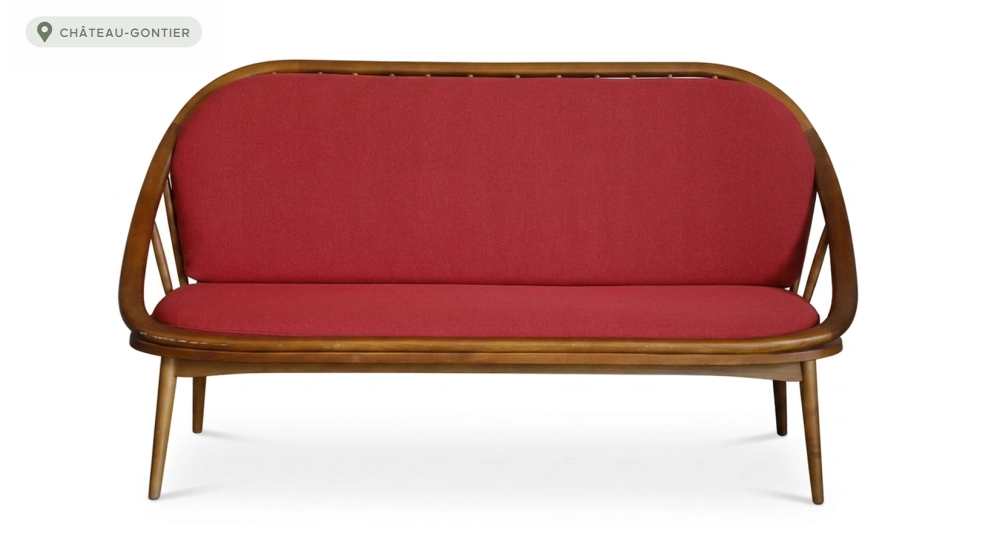 Scandinavian 2-seater sofa cherry wood stain and red fabric.