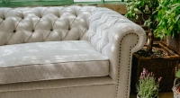 Canapé chesterfield tissu 3 places beige chiné Canapé chesterfield tissu 3 places beige chiné