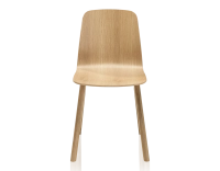 Chaise design en chêne teinte de bois naturelle Chaise design en chêne teinte de bois naturelle