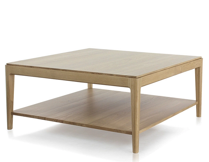 Table basse carrée en chêne avec tablette teinte naturelle 100x100 cm Table basse carrée en chêne avec tablette teinte naturelle 100x100 cm