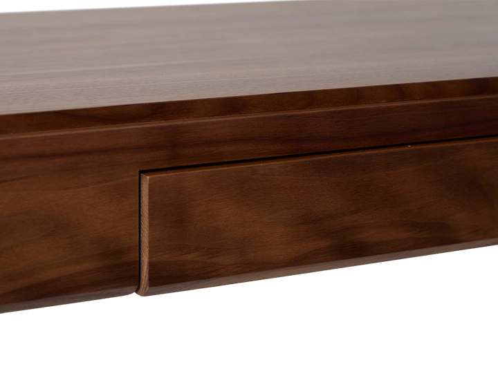 Bureau design en noyer teinte naturelle L150 cm Bureau design en noyer teinte naturelle L150 cm