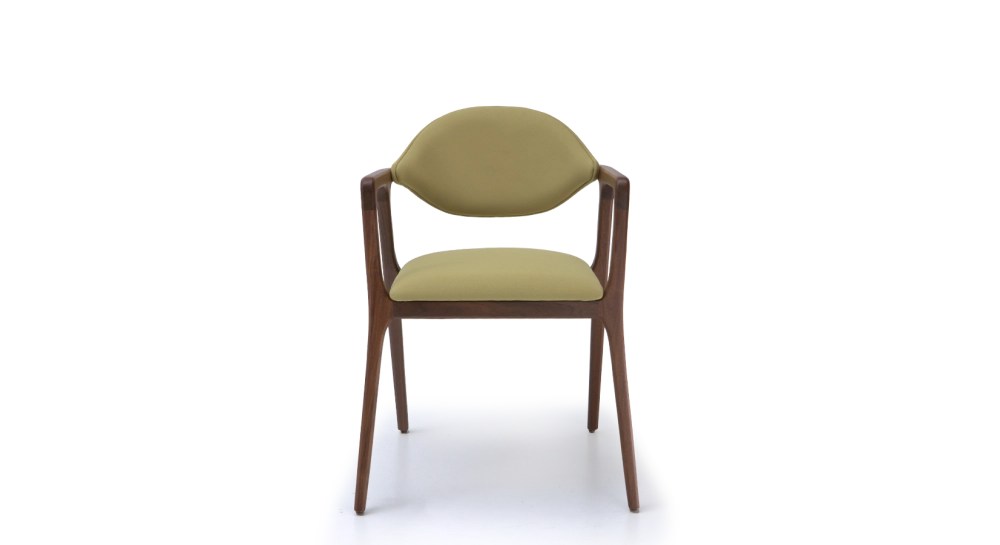 Chaise design avec accoudoirs en noyer bois teinte naturelle et tissu vert Chaise design avec accoudoirs en noyer bois teinte naturelle et tissu vert