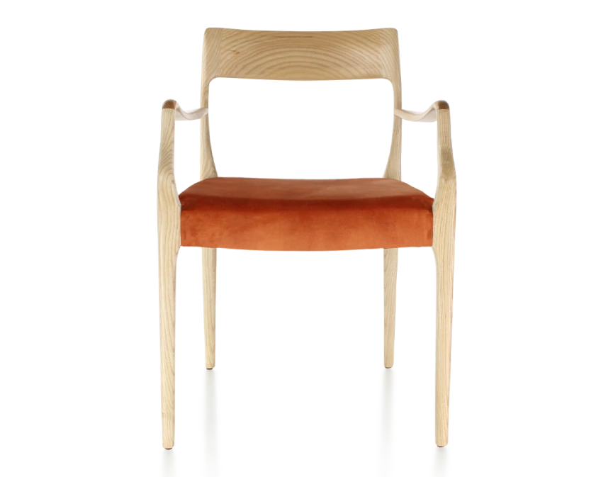 Chaise scandivave avec accoudoirs bois teinte naturelle assise tissu velours terracotta