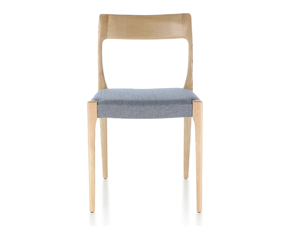 Chaise scandinave bois teinte naturelle assise tissu chevron bleu Chaise scandinave bois teinte naturelle assise tissu chevron bleu